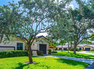 14 Ridgepointe Dr #D, Boynton Beach, FL 33435