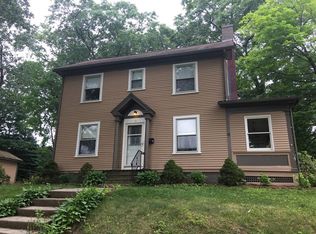 18 Carter St, Holyoke, MA 01040