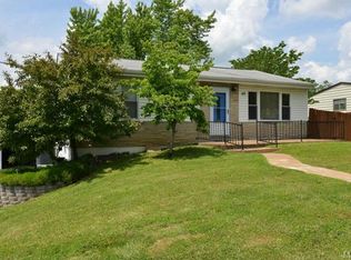 49 New Sugar Creek Rd, Fenton, MO 63026