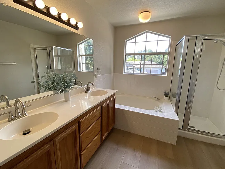 8524 Oak Harbour Ct — Photo 19