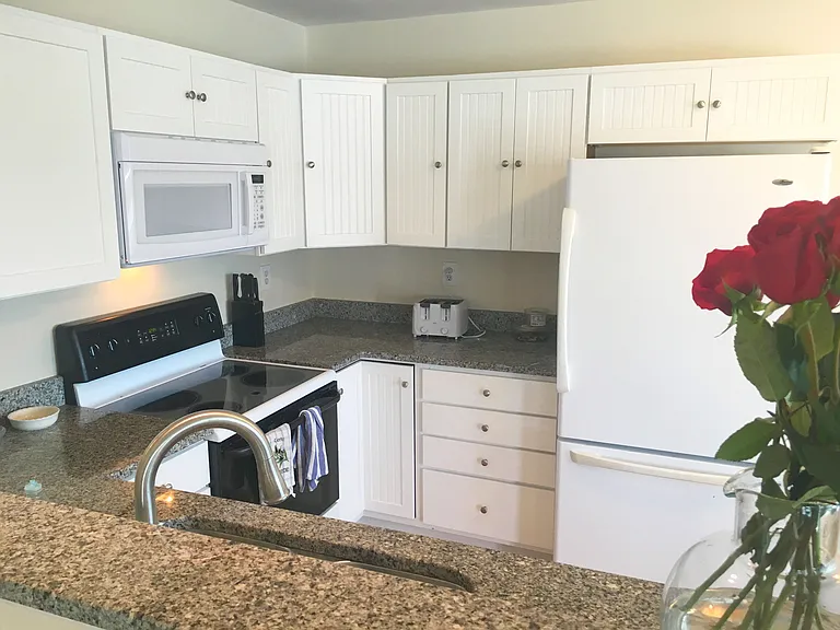 21 Atlantic Ave — Photo 3