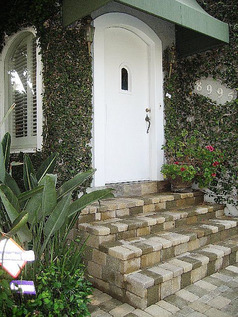 1st image of 8995 Elevado St