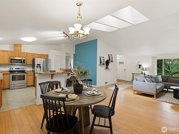 5th image of 24382 Catamount Lane NW