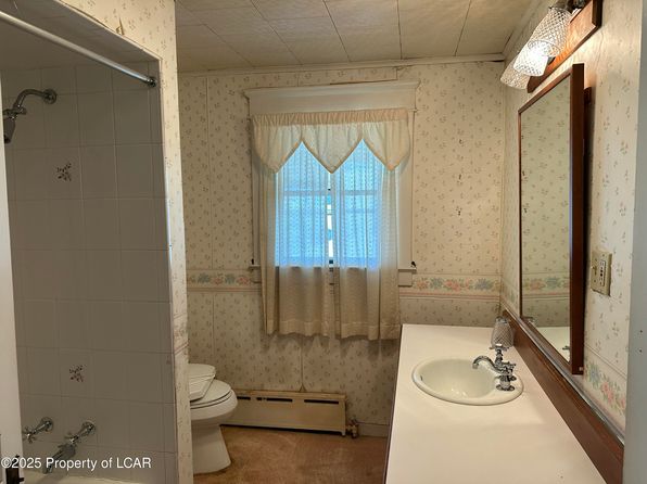 36 2nd Ave, Kingston, PA 18704