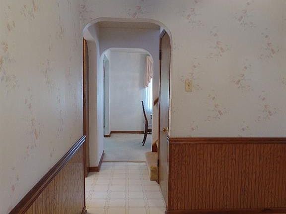 3rd image of 212 Franklin St