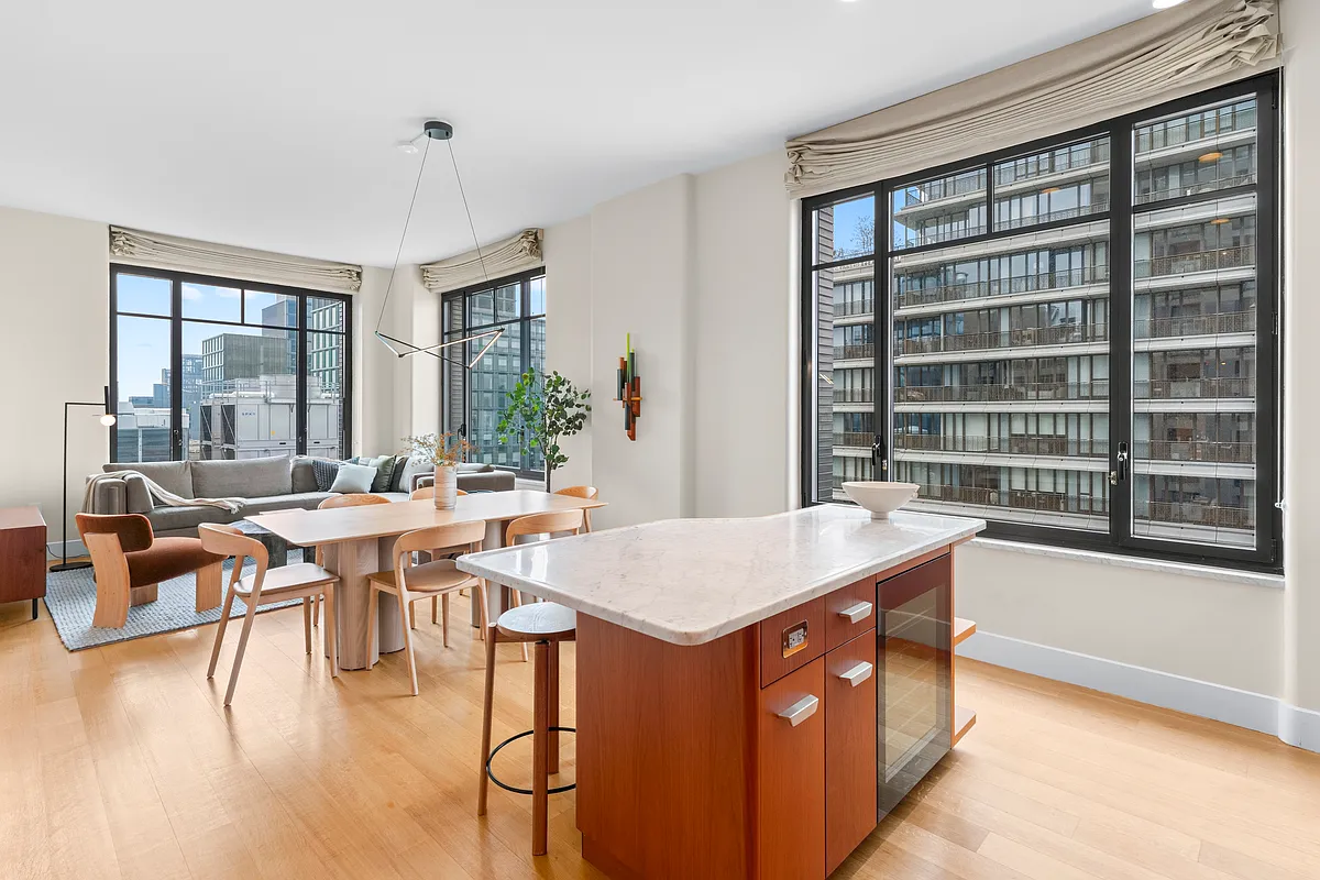 110 Charlton Street 21E