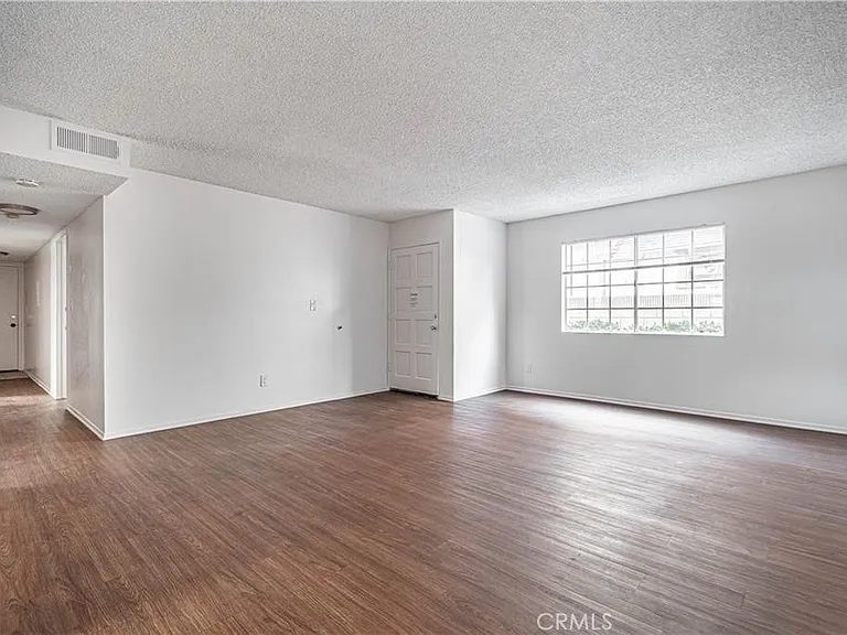 415 W Center St — Photo 5
