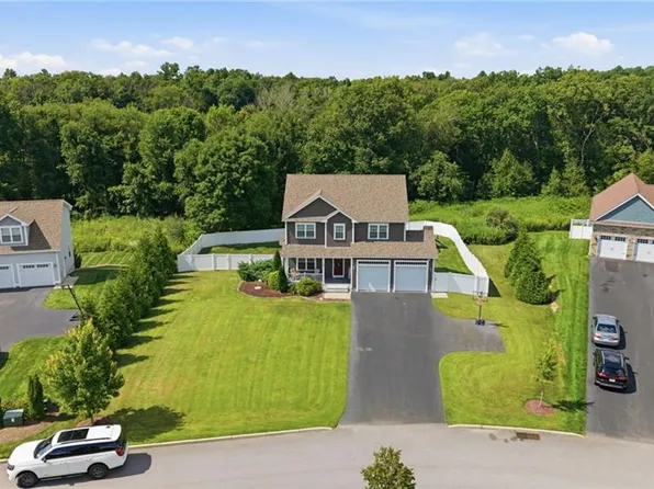 75 Crystal View Dr, Burrillville, RI 02859