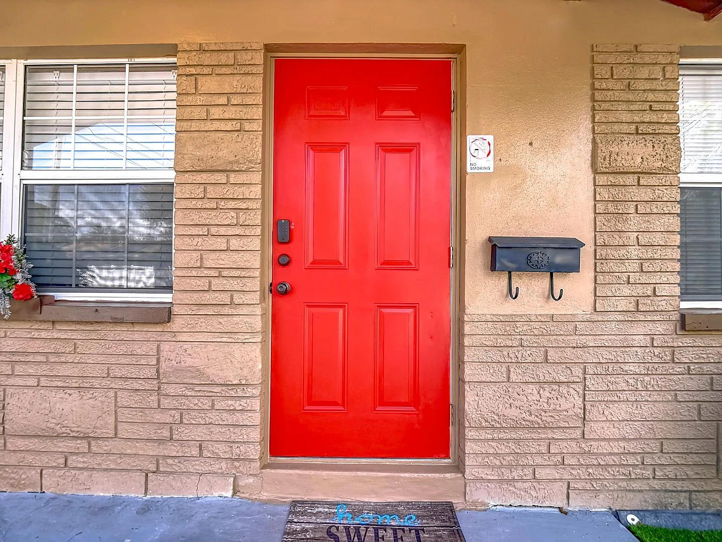 2 Bedroom 1 Bath Apartment Home Located In St. Petersburg, Fl — Photo 1