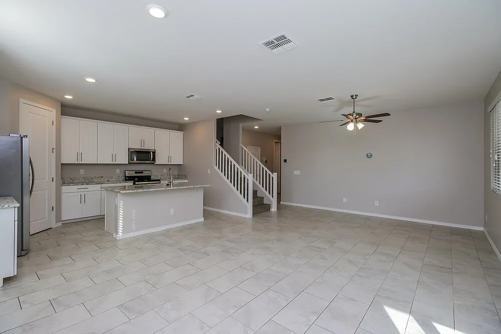 3 bed, 2.5 bath, 1916 sqft, $2,885 — Photo 4
