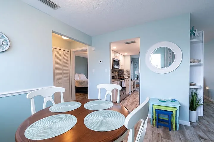 516 Beach Park Ln — Photo 14