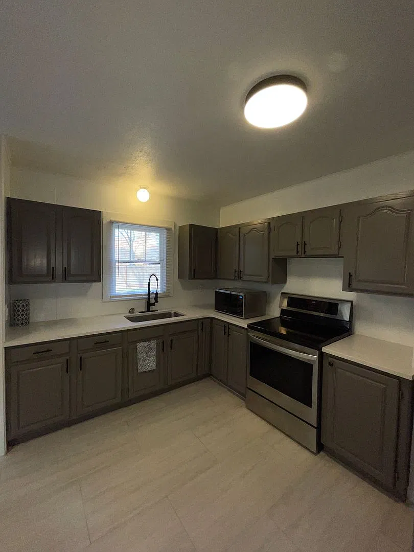 $999 for the First Month!! 4 Bed 2 Bath in Heart of Lubbock — Photo 4