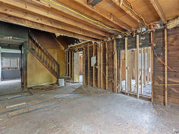5th image of 163 Cape Horn Rd