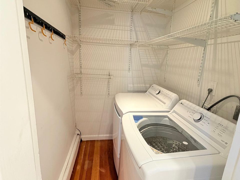 1st image of 176 Putnam Ave #2