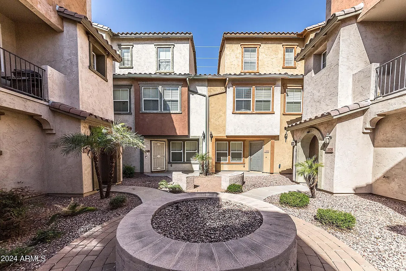 N 78th Gln, Phoenix — Photo 1