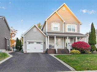 203 Twin Oaks Dr, Moncton, NB E1G 4W4