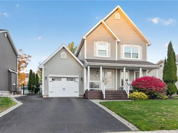 203 Twin Oaks Dr, Moncton, NB E1G 4W4