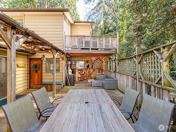 5th image of 8252 Beach Way Drive
