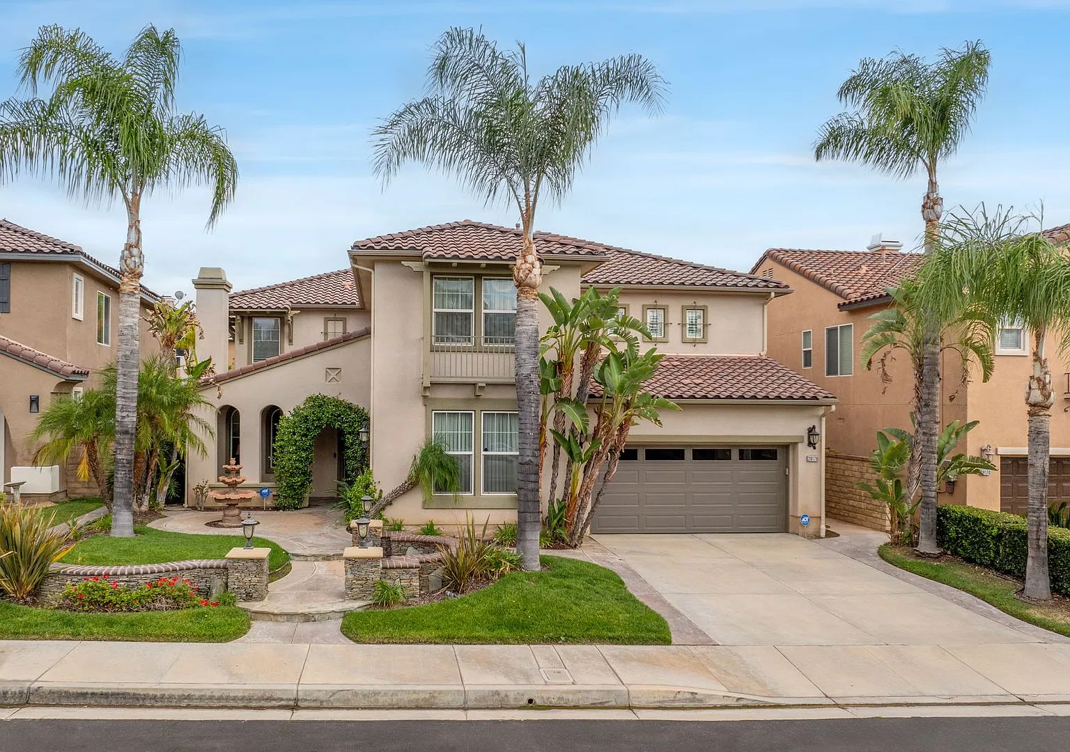Your Private Resort Awaits-Luxury Living in Santa Clarita — Photo 2