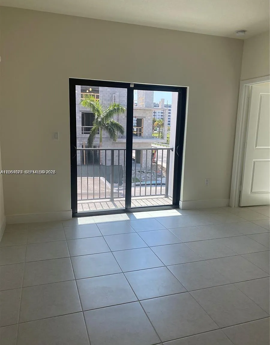 3 bed, 1124 sqft, $3,450 — Photo 4