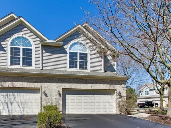 741 Juniper Ln, Lake In The Hills, IL 60156