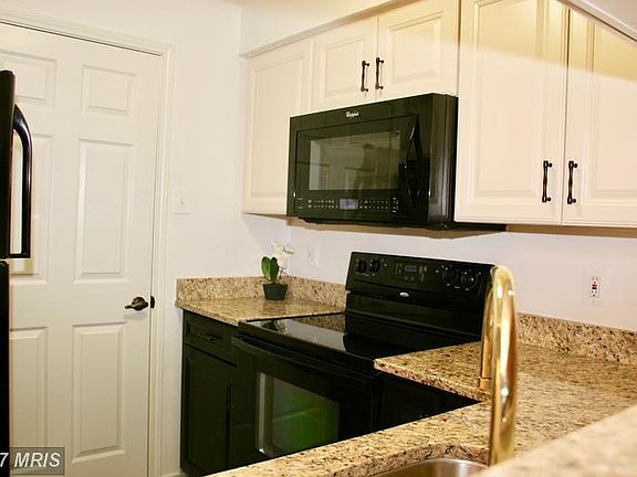 3rd image of 1504 Lincoln Way APT 427