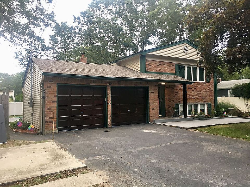 1st image of 209 Pleasant St
