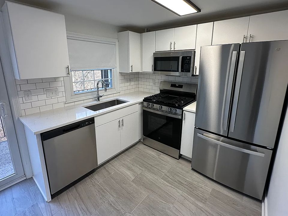 1st image of 21-27 Pond St #26