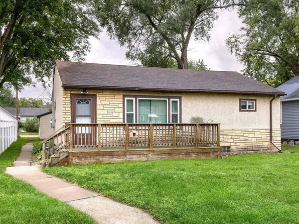 521 S 2nd St, La Crescent, MN 55947