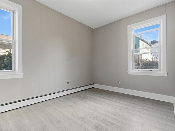 4th image of 35 Gray St