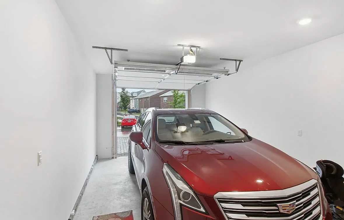 1 bed, 956 sqft, $2,400 — Photo 2