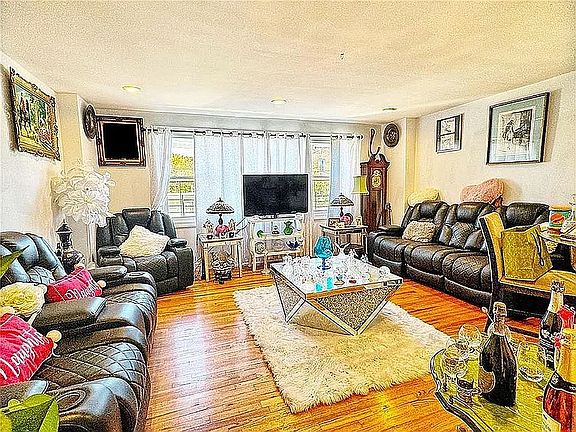 3rd image of 267 Quincy Ave Floor 1