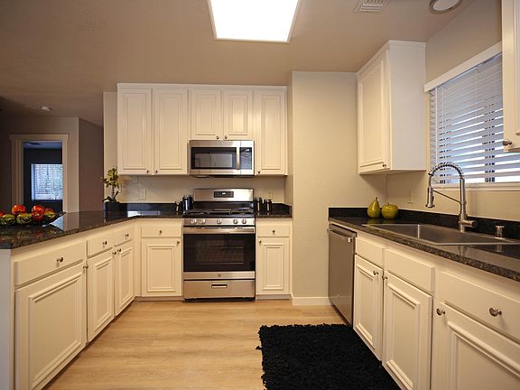 5th image of 2510 Rosebud Ln