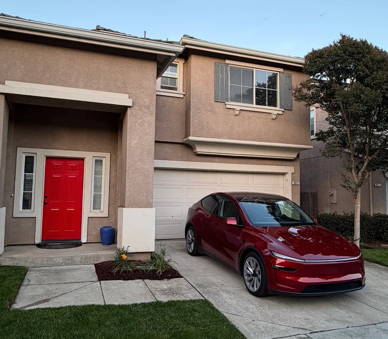 5 bed, 2294 sqft, $4,599 — Photo 2