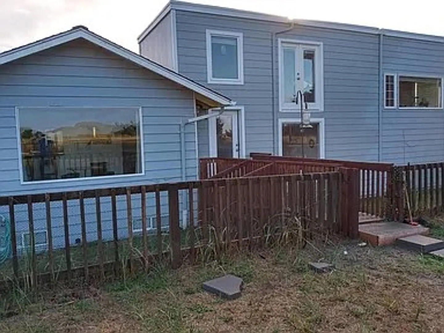 Furnished Mid-Term ~ Unique Ocean Front House — Photo 2
