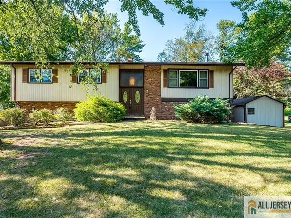 32 Chandler Rd, Edison, NJ 08820