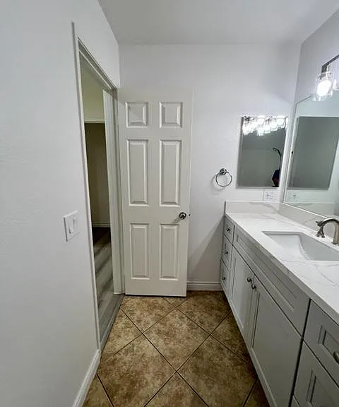 7893 Cerritos Ave — Photo 93