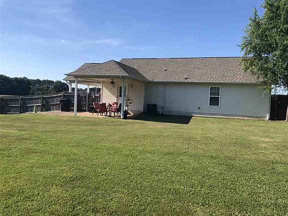 4th image of 84 Aaron Dr