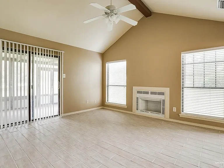 709 Brazos Cir #UT8 — Photo 4