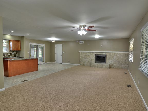 2nd image of 518 Colonial Dr