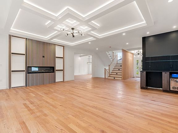 4th image of 42 Woodbine Cir