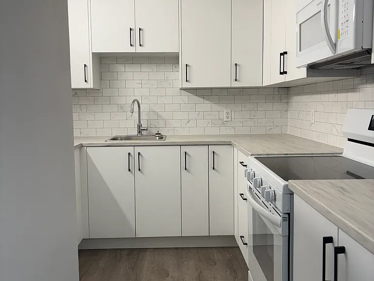24 Dundas St #701 — Photo 7