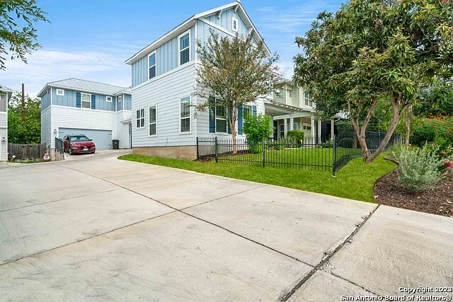 223 Claremont Ave #101 — Photo 40