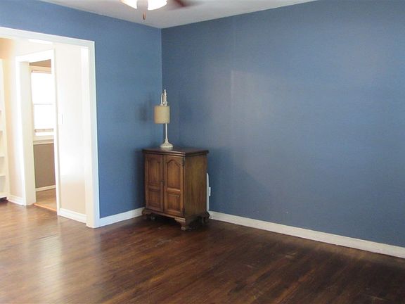 2nd image of 2525 W Maine St