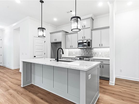 3rd image of 2112 Porter St