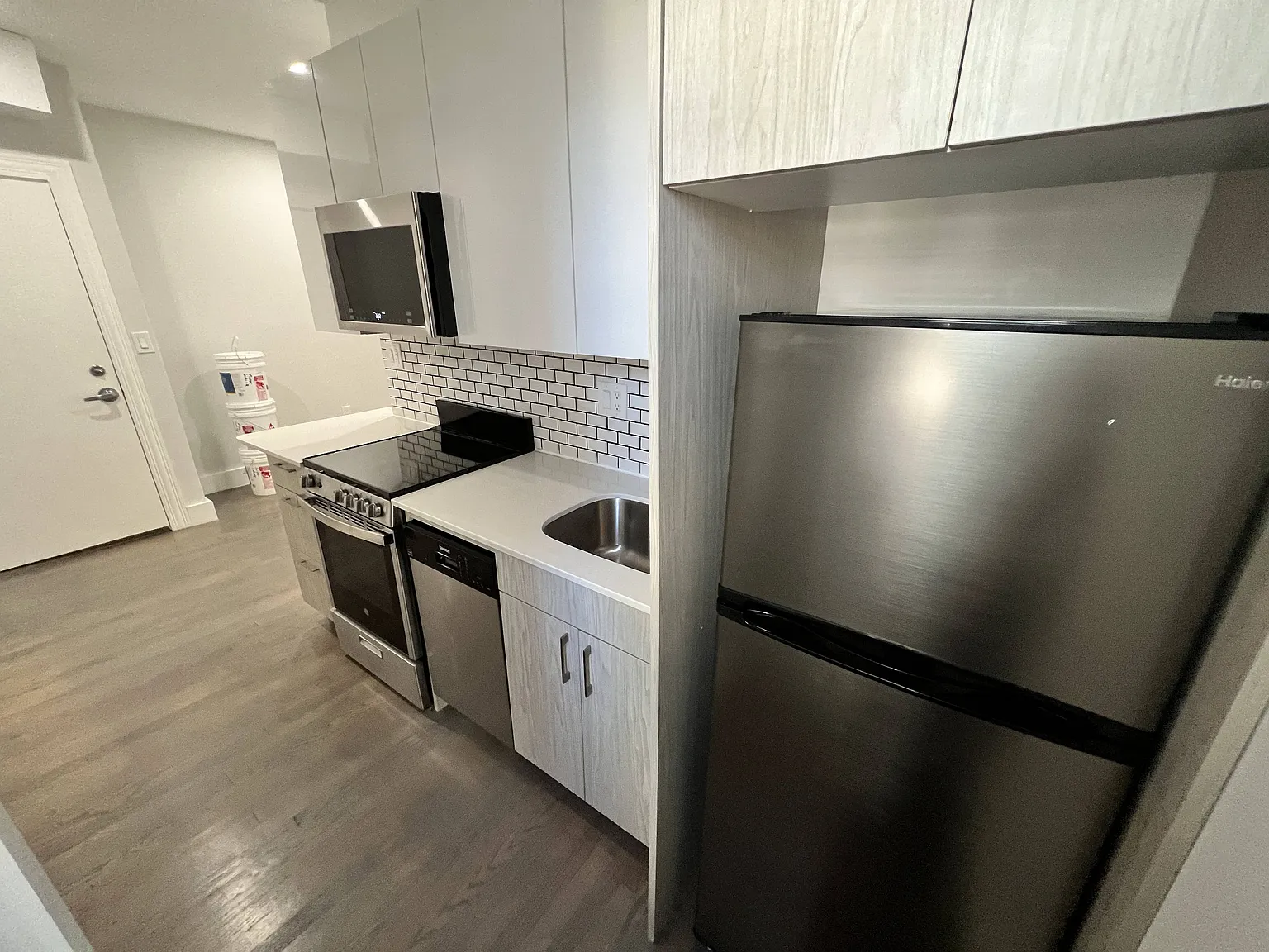 2 bed, 9999 sqft, $3,700 — Photo 3