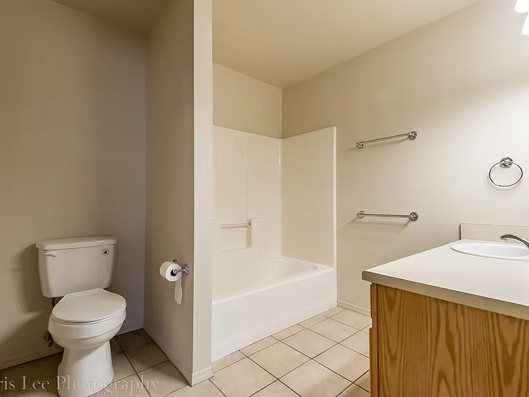 1278 N Heritage Ave — Photo 10
