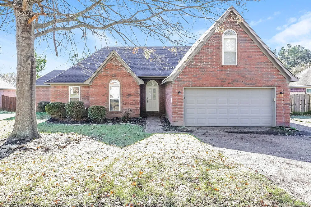 4 bed, 2.0 bath, 2107 sqft, $2,650 — Photo 1