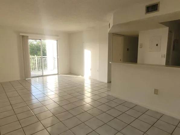 8580 SW 212th St APT 301, Cutler Bay, FL 33189