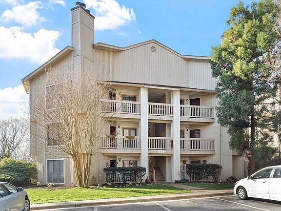 2nd image of 924 New Kent Pl